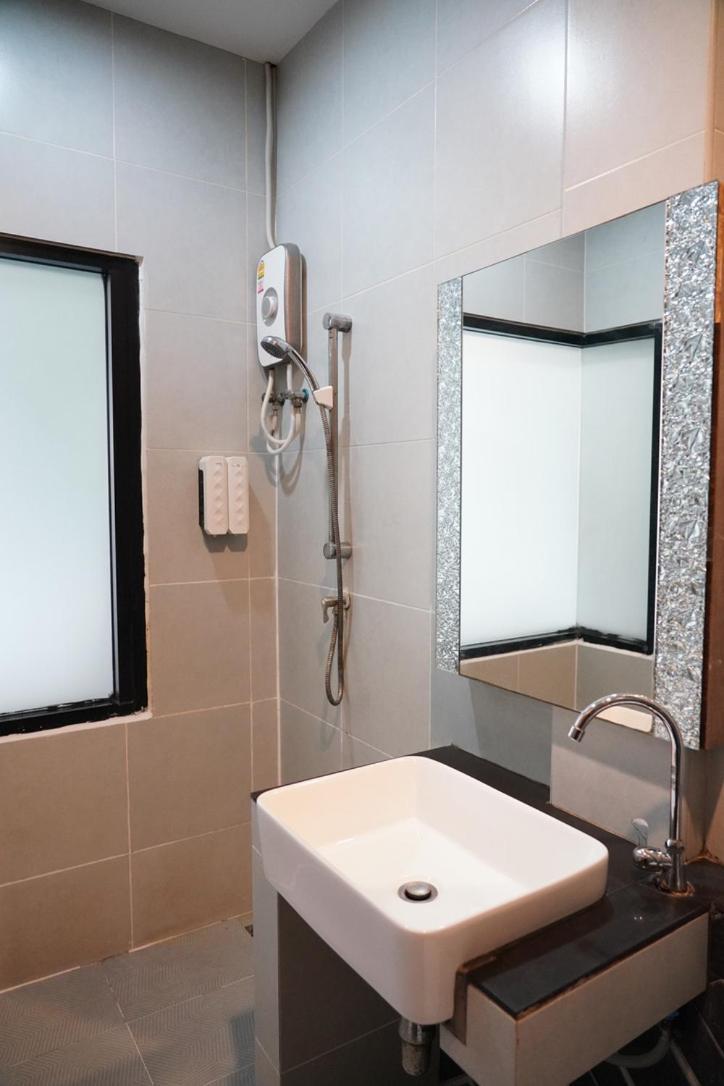 Matini Klong1 Hotel Rangsit Exterior photo